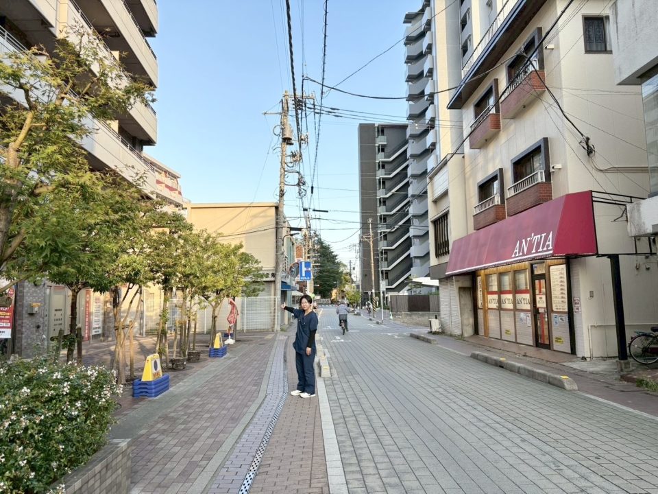 AN’TIA 谷塚店さん向かい側になります
